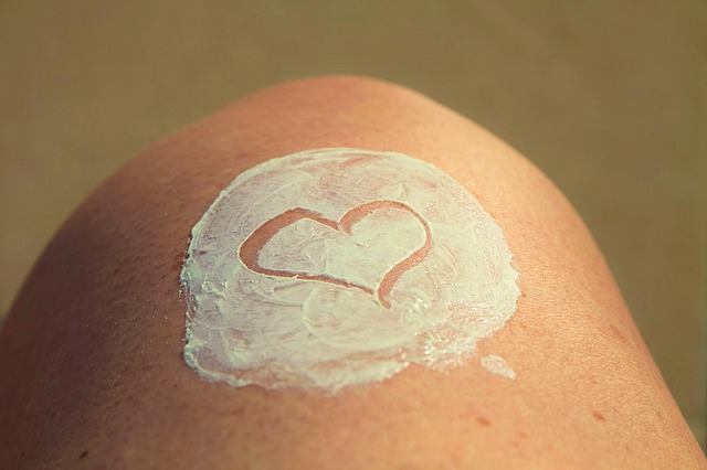 Use-daily-moisture-protect-skin-from-sun